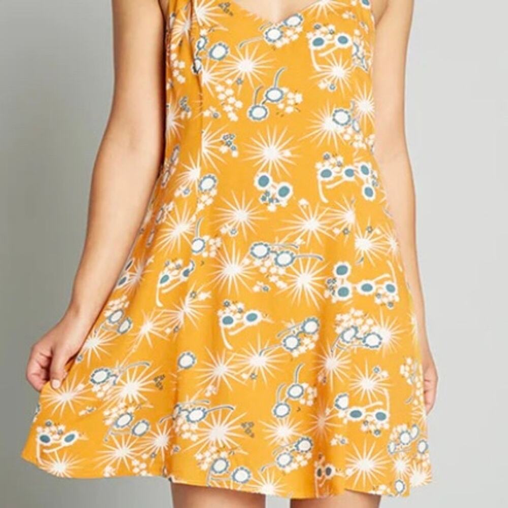 NWT ModCloth On Cloud Nineties Shift Dress 1X Yellow Summer V-Neck Mini Casual - Picture 1 of 4